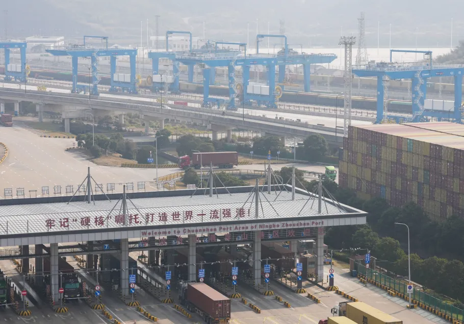 Typhoon Saudel Piles More Pressure on China’s Congested Ports